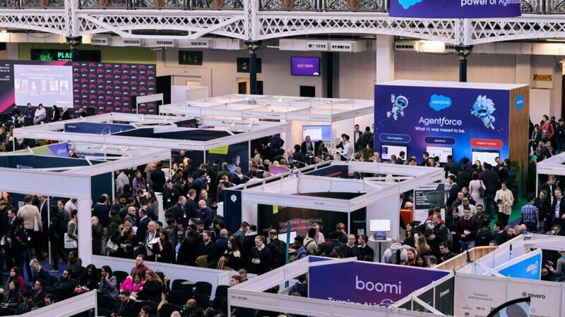 The show floor at the AI & Big Data Expo — booths and crowds across the exhibition hall